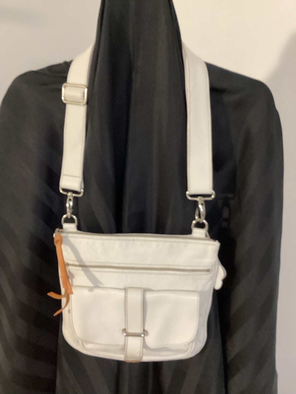 Roots Canada Saddle Bag White Pebbled Leather Crossbody Multipocket Purse